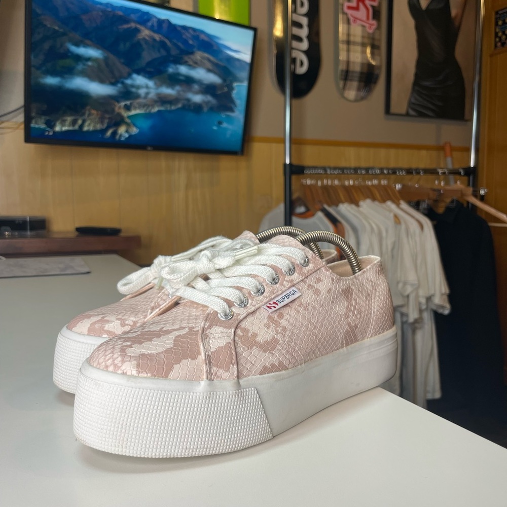 Superga Women's Gymnastics Sneaker platform, pink snakeskin size 8